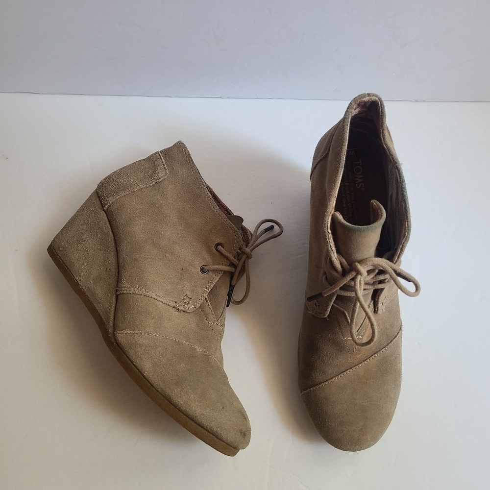 Toms Women's 10 Taupe Desert Wedge Ankle Bootie GUC